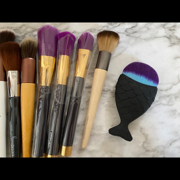Makeup Brushes Bundle - Picture 3 of 5